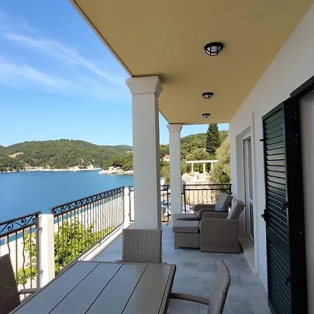 Aria Apartment Sumartin Exterior photo