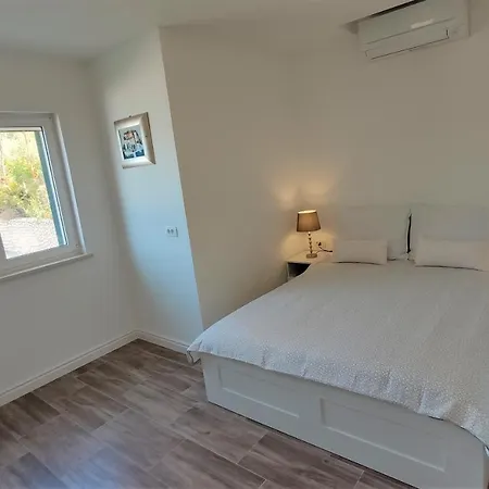 Aria Apartment Sumartin Exterior photo